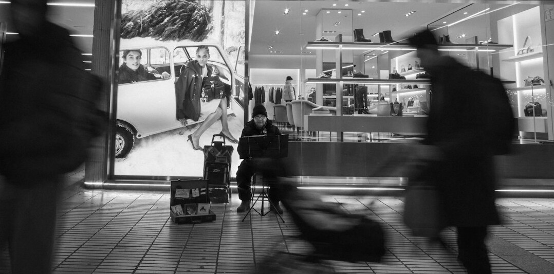 shoplifter caught in act
