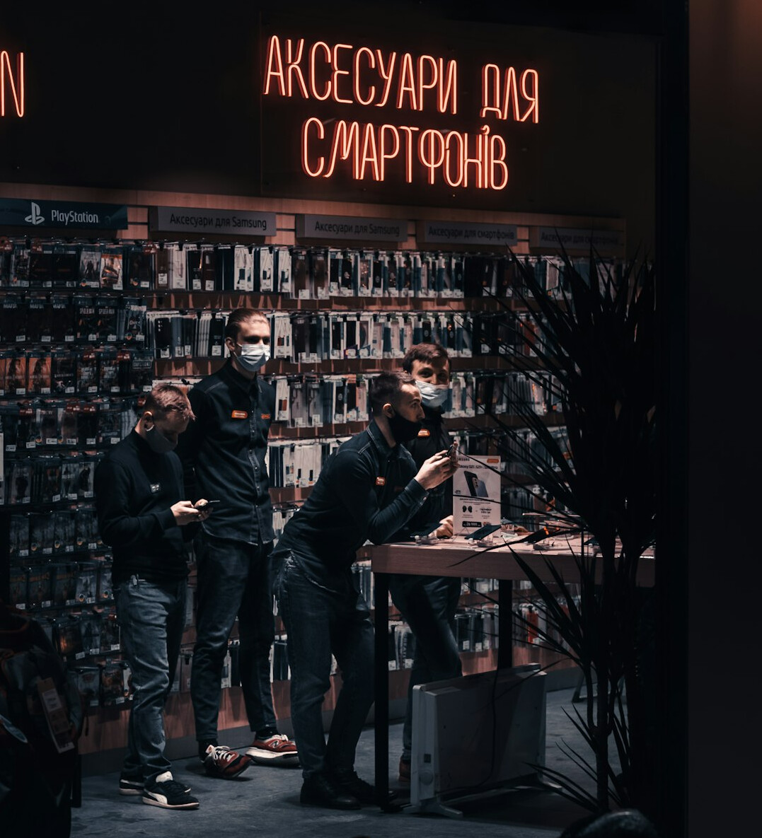 security team meeting in store