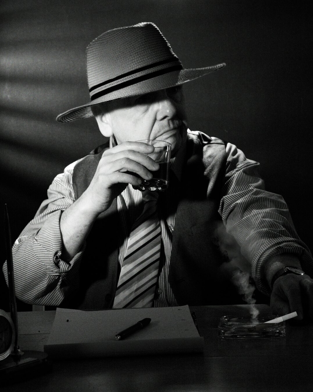 detective in plain clothes